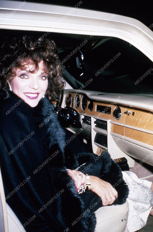 candid Joan Collins in her slick car 35m-2271