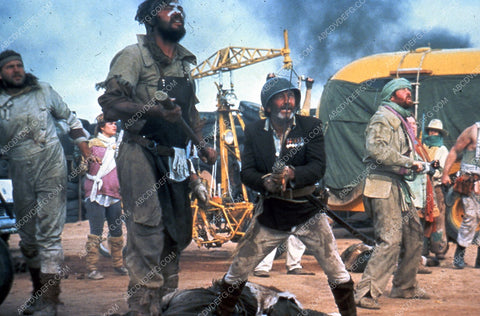 the good guys vs the bad guys film The Road Warrior 35m-3202