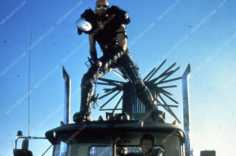 Mel Gibson Vernon Wells sci-fi film The Road Warrior 35m-3203