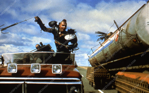 Vernon Wells doing battle film The Road Warrior 35m-3223