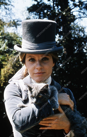 Patty Duke in English riding wear and her cat 35m-3384