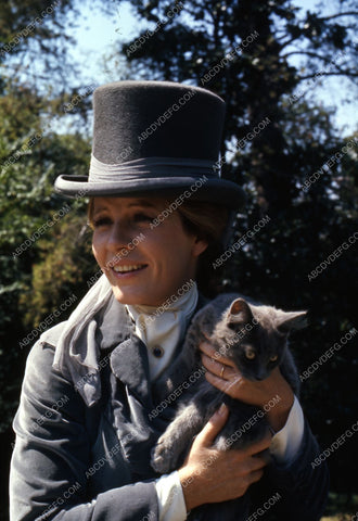 Patty Duke in English riding wear and her cat 35m-3391