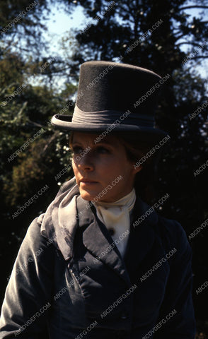 Patty Duke in English riding wear and her cat 35m-3395