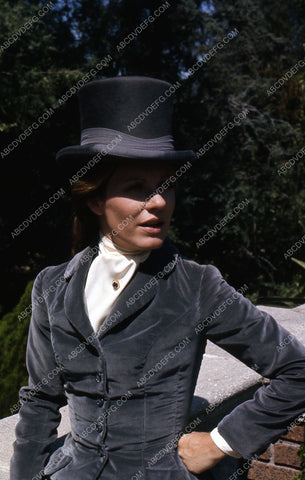 Patty Duke in English riding wear and her cat 35m-3396