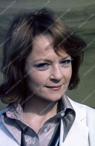 Penny Fuller outdoors portrait 35m-3789