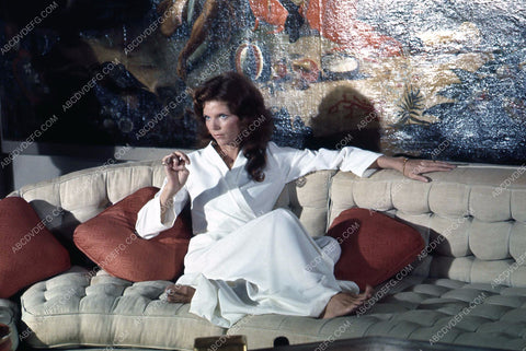 Samantha Eggar at home 35m-3879