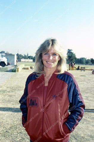 Linda Evans out in horse country 35m-3915