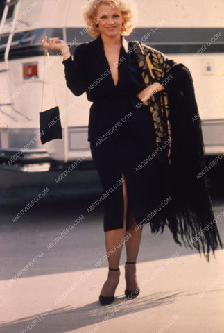 Valerie Harper in new black dress 35m-4953