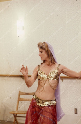 Mariette Hartley in sexy belly dancer outfit 35m-5005