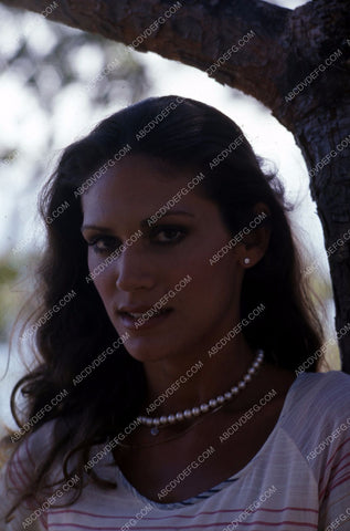 beautiful Pamela Hensley outdoors portrait 35m-5152