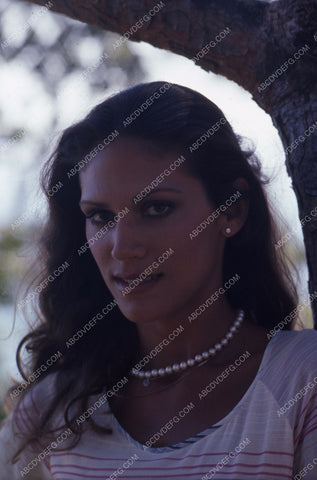 beautiful Pamela Hensley outdoors portrait 35m-5157