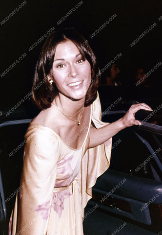 candid Kate Jackson arriving somewhere 35m-5331