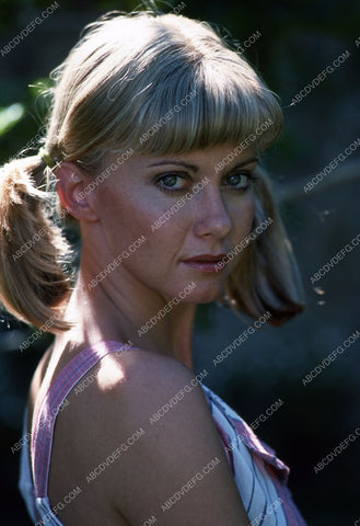 Olivia Newton-John outdoors portrait 35m-5405