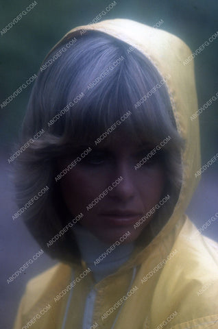 Olivia Newton-John portrait 35m-5417