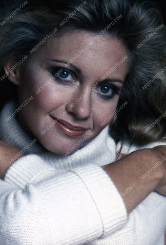beautiful Olivia Newton-John portrait 35m-5421