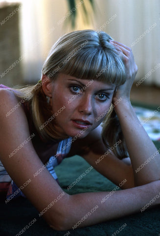 beautiful Olivia Newton-John portrait 35m-5454