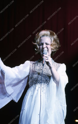 singer Brenda Lee live on stage 35m-5837