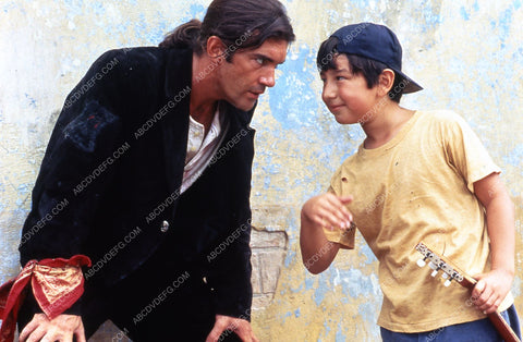 Antonio Banderas and the kid film Desperado 35m-6758