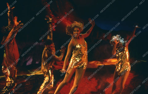 Elizabeth Berkley and the dancers film Showgirls 35m-7664