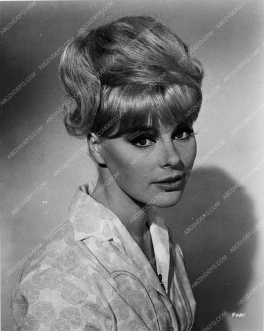 Elke Sommer portrait 3609-30
