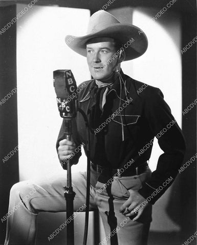singing cowboy Dick Foran does NBC radio broadcast 3746-31