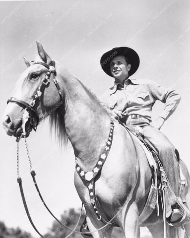 Dick Powell on horseback 3990-30