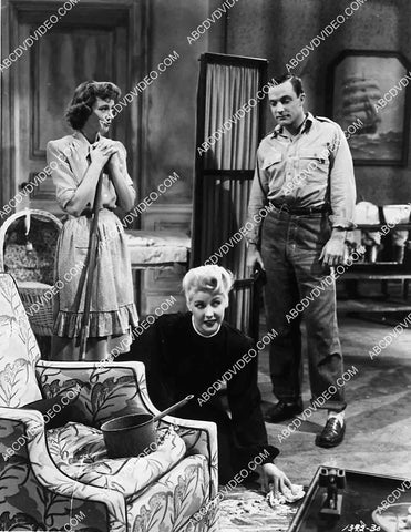 Phyllis Thaxter, Marie McDonald film Living in a Big Way Gene Kelly 4123-016