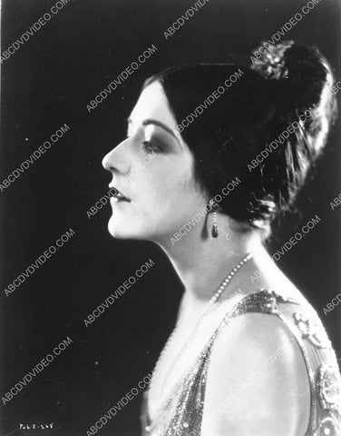 Eileen Pringle profile portrait 4146-02