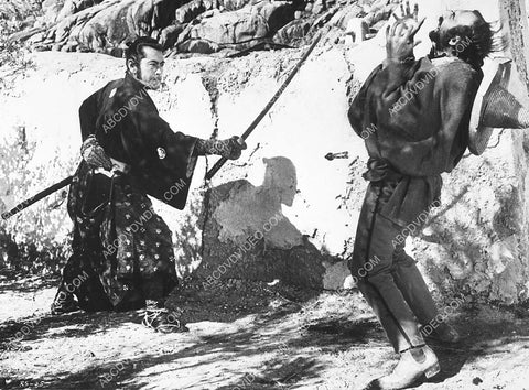 Toshiro Mifune strikes film Red Sun 4146-09
