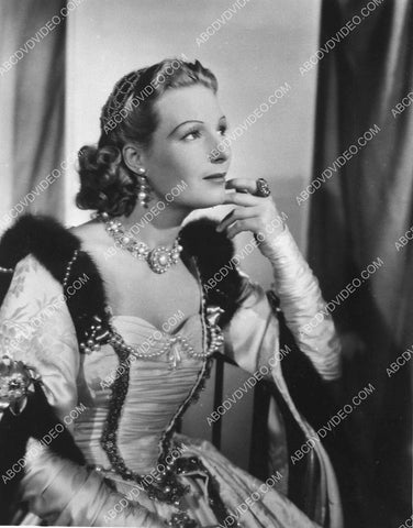 Binnie Barnes portrait 4279-11