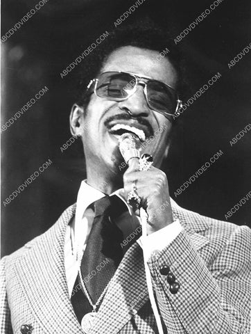 Sammy Davis Jr singing away 4279-22