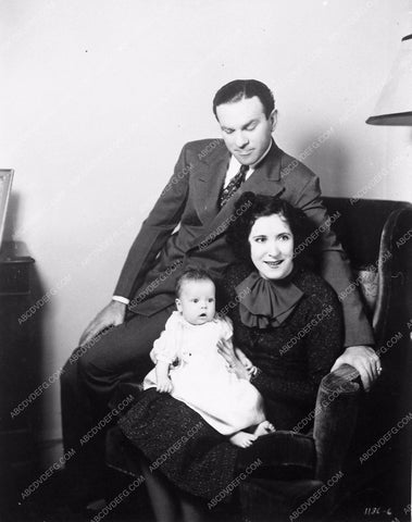 candid George Burns Gracie Allen and daughter at home 4330-09