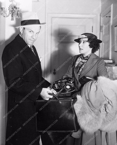 George Burns Gracie Allen packing a telephone for the road 4330-26