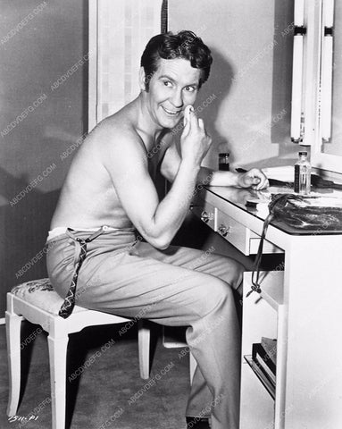 shirtless Burgess Meredith in dressing room film The Magnificent Doll 4345-07