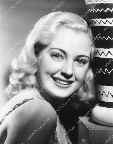lovely Mary Beth Hughes portrait 4472-19