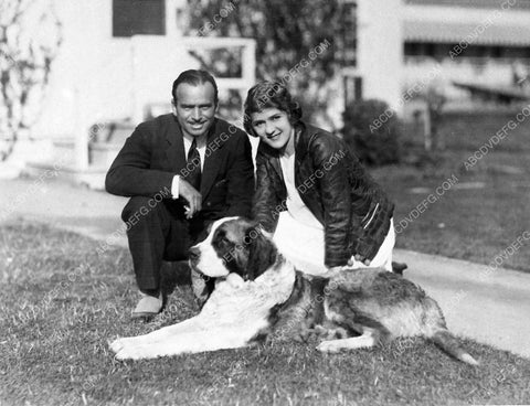 Douglas Fairbanks Mary Pickford at home w their dog 4548-22