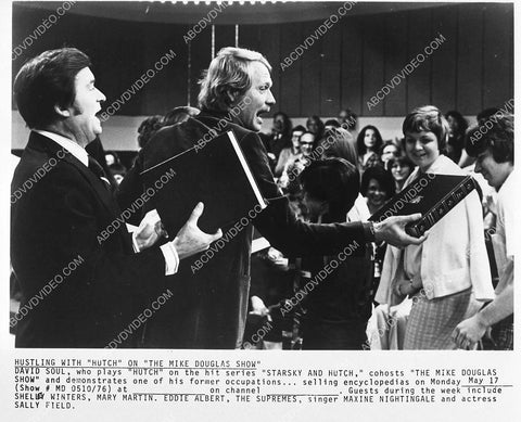 Mike Douglas has David Soul as guest TV The Mike Douglas Show 4586-09