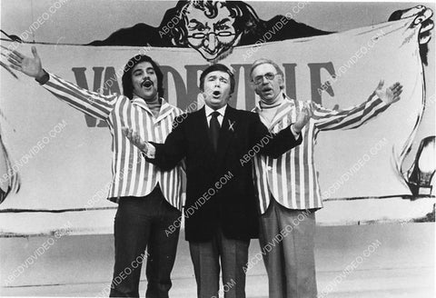 Mike Douglas has Freddie Prinze Jack Albertson as guest TV The Mike Douglas Show 4586-15