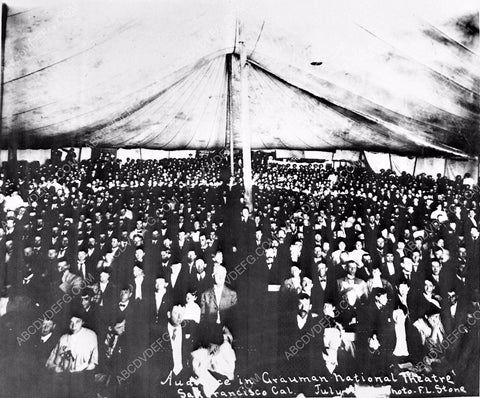 audience at Sid Grauman theatre in San Francisco 45bx01-58