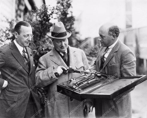 news photo Cecil B DeMille Jesse Lasky William J. Burne dueling pistols 45bx01-75