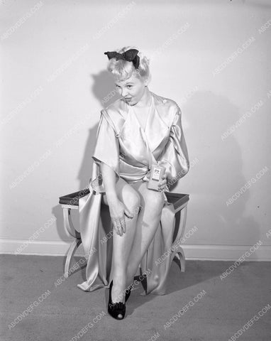 models using Gaby Leg Make-up leggy pinup cheesecake modeling 45bx02-43