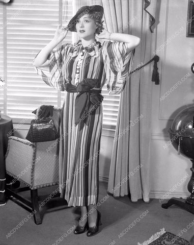 Sally Eilers displays home and fashion for the newspapers 45bx02-58