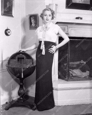 Sally Eilers displays home and fashion for the newspapers 45bx02-61