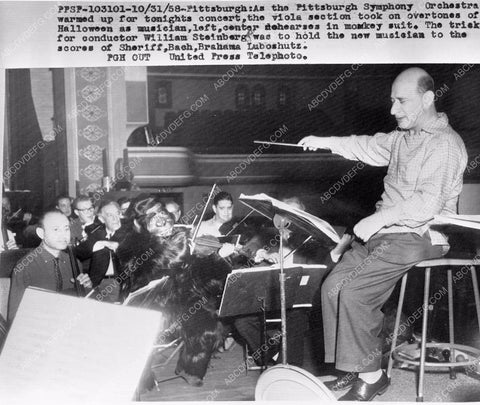 news photo conductor William Steinberg Pittsburgh Symphony and gorilla 45bx03-67