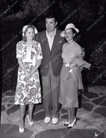 Ken Murray Rochelle Hudson candid at Hollywood party 45bx05-02