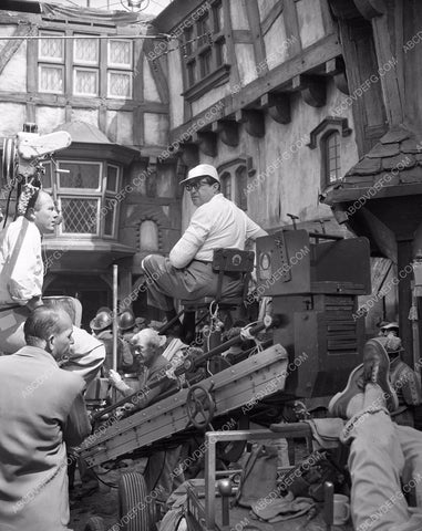director Henry Koster at Paramount Studios 45bx05-104