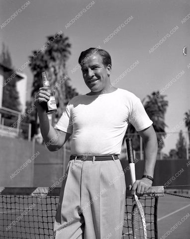 athletic Don Terry enjoys pepsi on the tennis court 45bx05-72