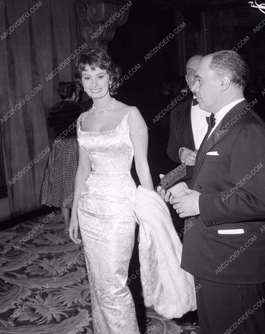 1957 Oscars Sophia Loren arrives at Academy Awards 45bx05-76