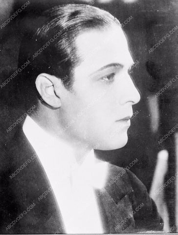 Rudolph Valentino portrait 45bx06-075