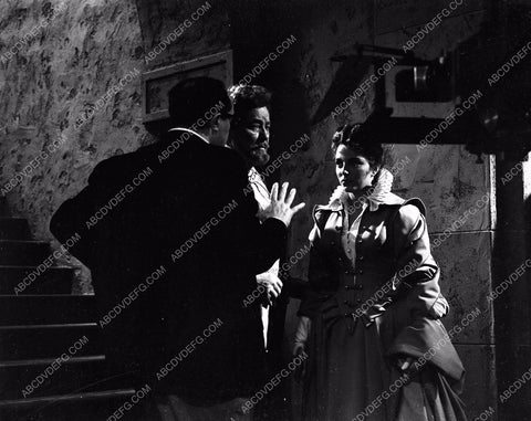 Joan Collins Henry Koster behind the scenes The Virgin Queen 45bx06-137
